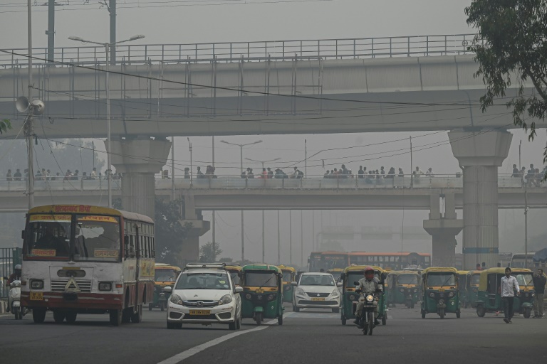 Delhi wakes to post-Diwali smog