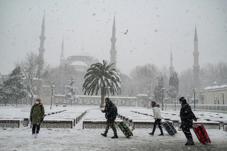 Istanbul permits first flight after snow pummels Mediterranean