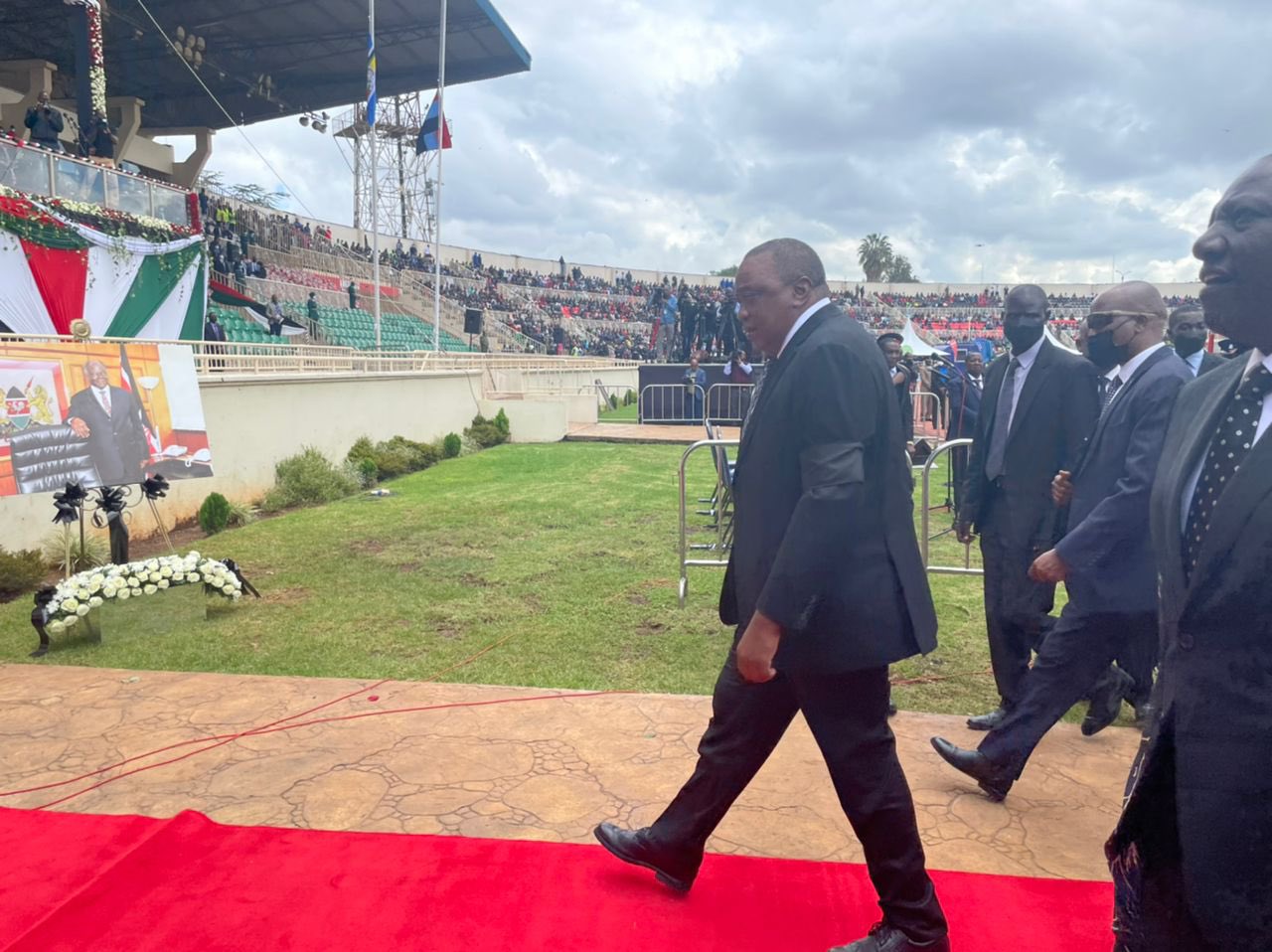 President Kenyatta pays last respects to Kibaki