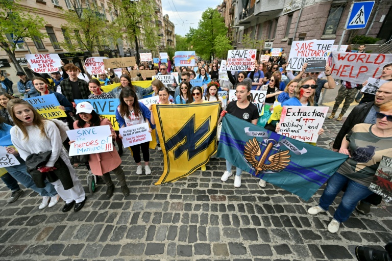 Ukrainian supporters rally behind embattled Azov regiment