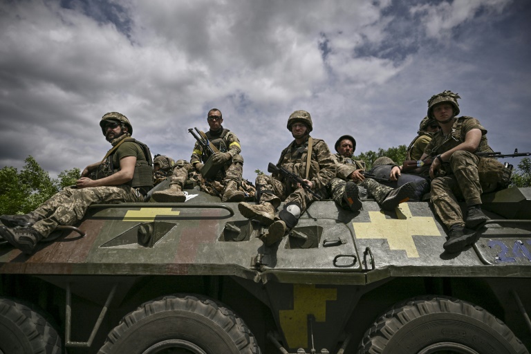 ‘We are ready’, Ukraine towns insist as Russians advance