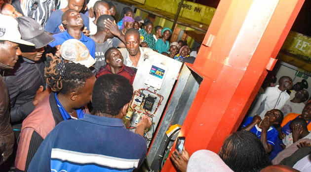 Orengo on the spotlight for much-publicized launch of single street light