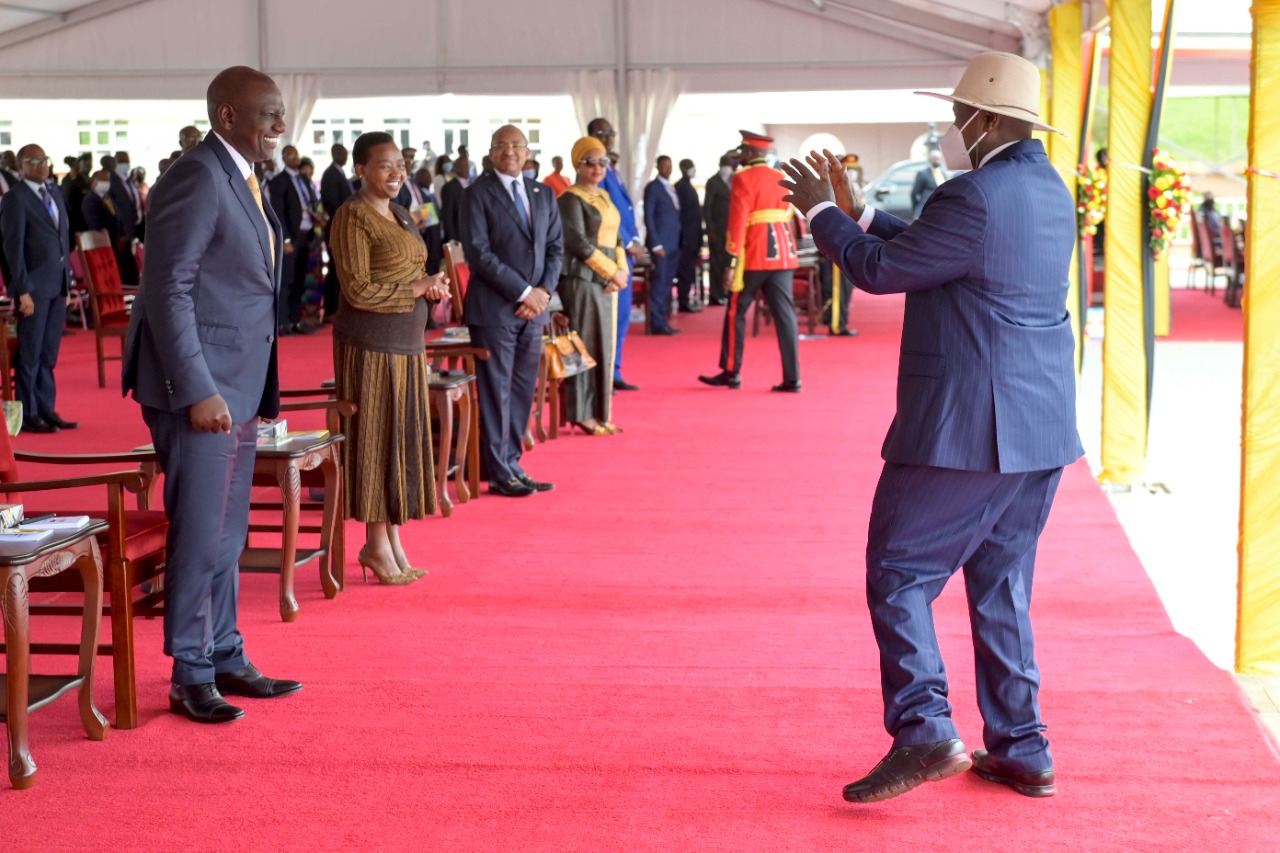 Ruto says border restrictions hampering free trade, movement in EAC