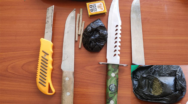 6 suspected muggers arrested in Nairobi’s Mathare, 4 knives and bhang recovered