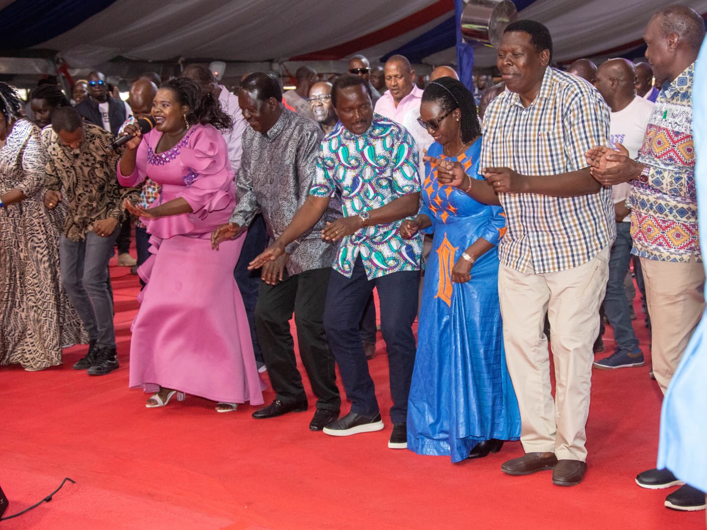 Dont play with me, I will expose you, Raila warns Chebukati