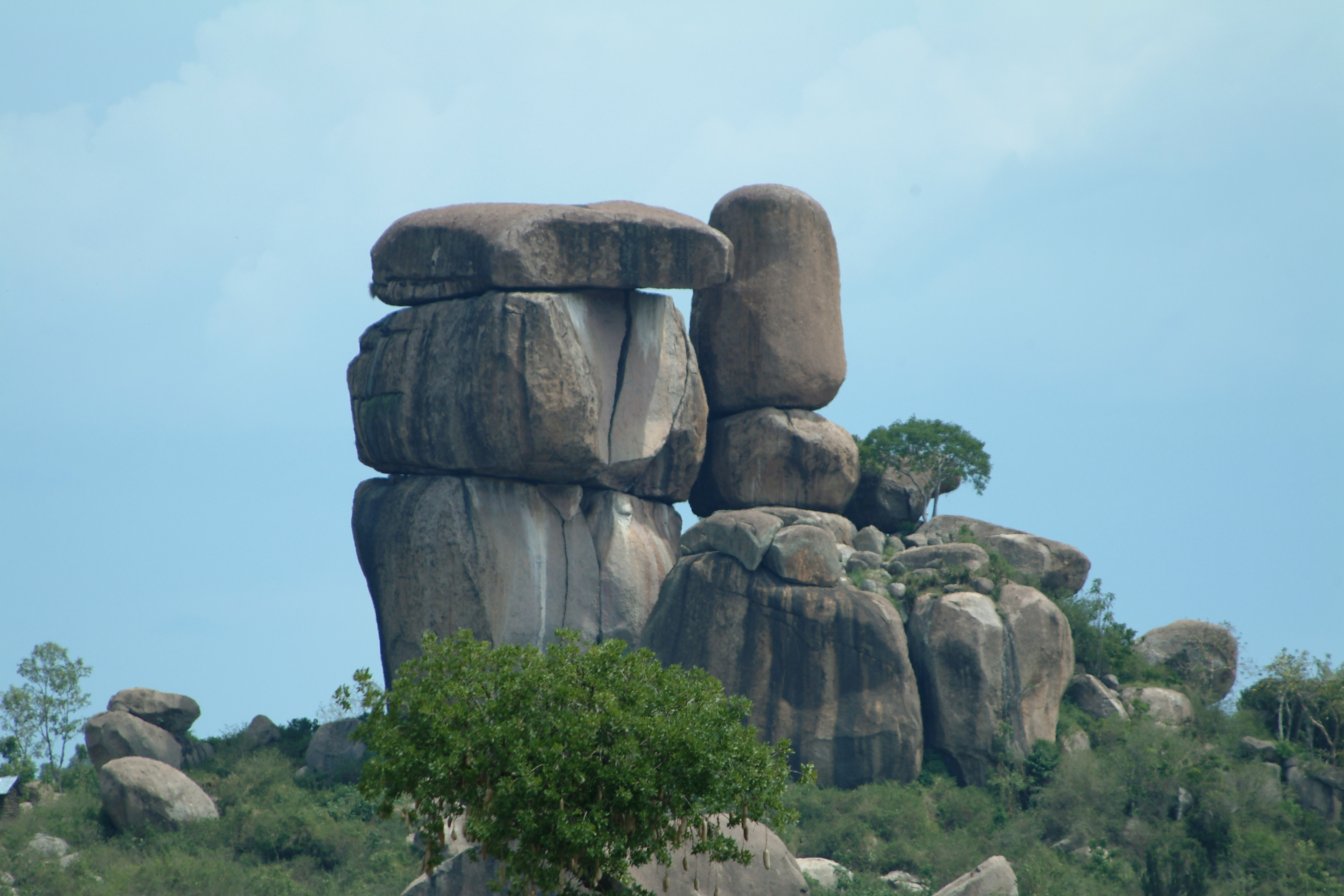 Man in Kisumu dies after falling off rock at Kit Mikayi during prayers
