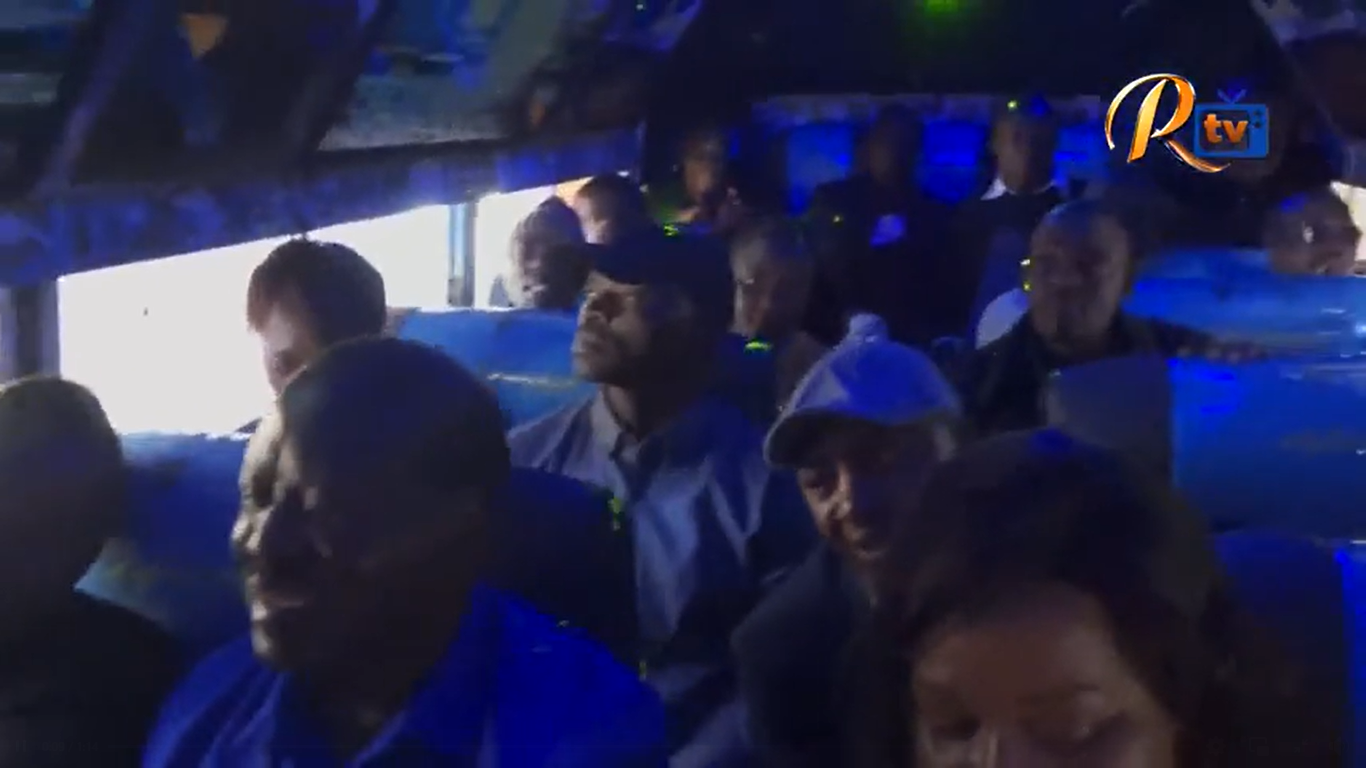 Raila excites commuters as he boards matatu to town