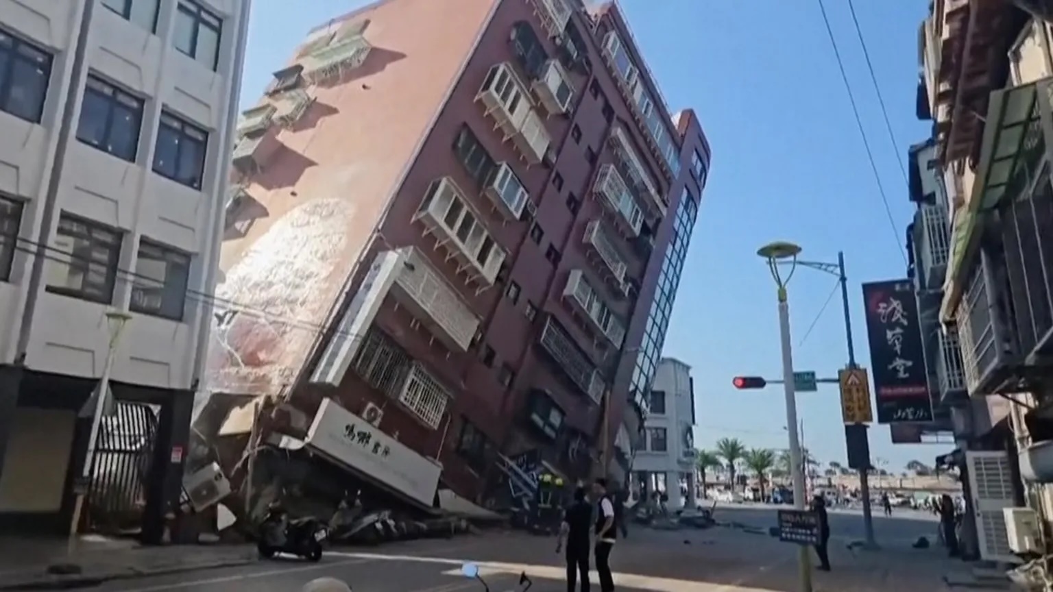 Strongest earthquake in 25 years hits Taiwan sending shock waves in neighbouring countries