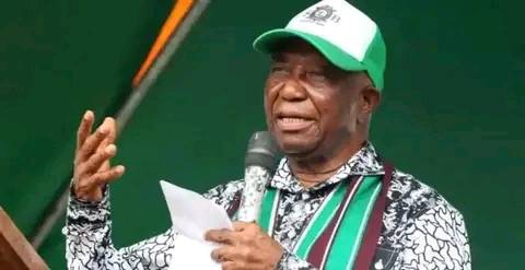 Liberian president cuts his salary by 40pc