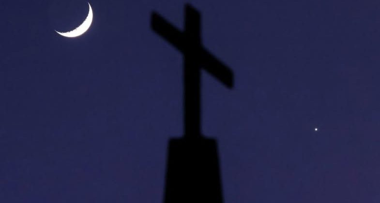 Venus and crescent Moon stun stargazers