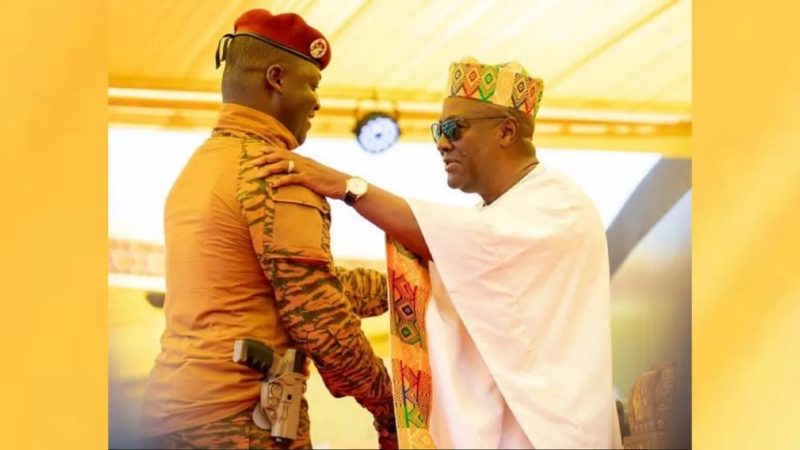Gun-wearing leader sparks attention at Ghana inauguration
