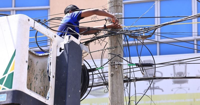 City Hall takes down fiber optic cables on power poles in feud with Kenya Power