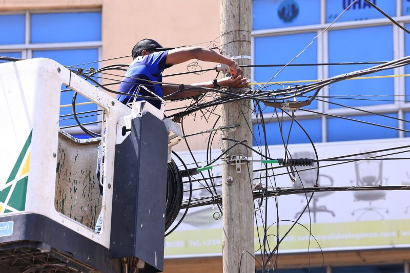 City Hall takes down fiber optic cables on power poles in feud with Kenya Power