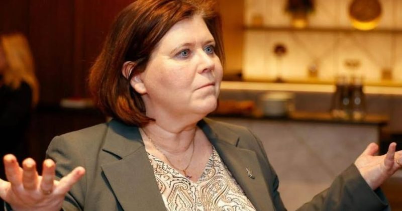 Iceland minister who had a child with a teenager 30 years ago quits