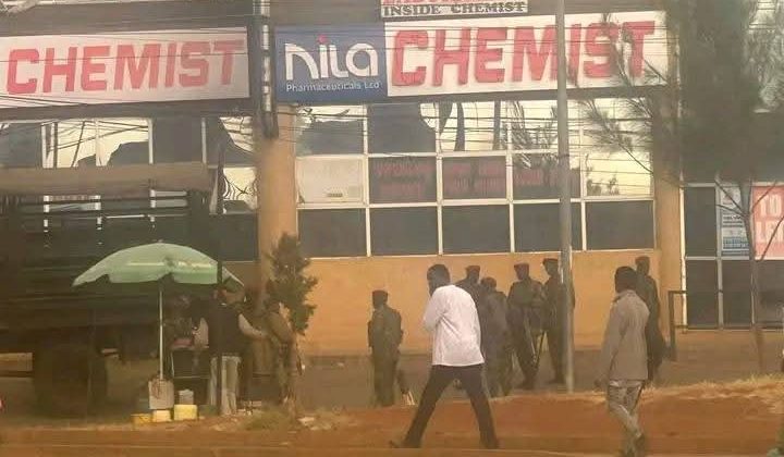 Several Arrested as Police Disperse Rowdy Youths Blocking Roads in Roysambu Over Ruto’s Sh20mn Church Donation