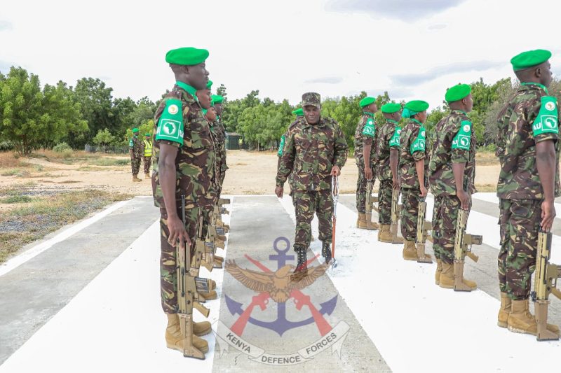 Lt Gen Ketter visits KDF troops in Somalia and Lamu