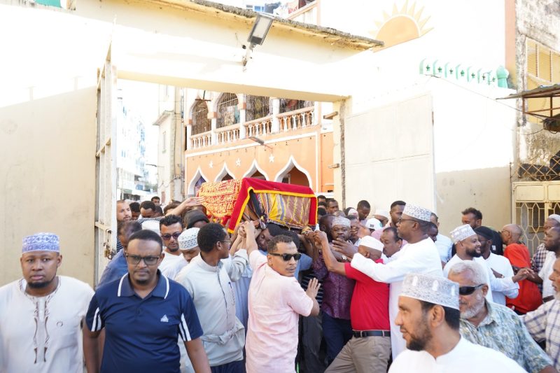 Hundreds mourn Chief Kadhi as he is laid to rest in Kikowani, Mombasa