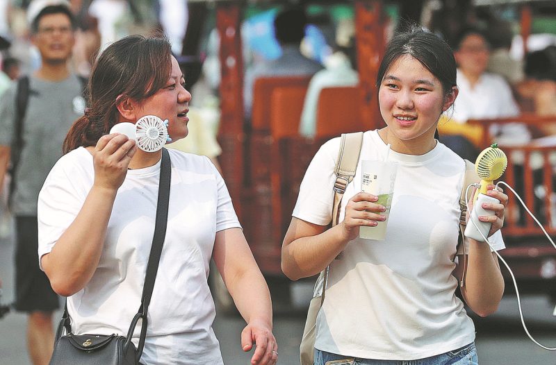 China’s blistering sanfu heat wave eases, but extreme temperatures persist