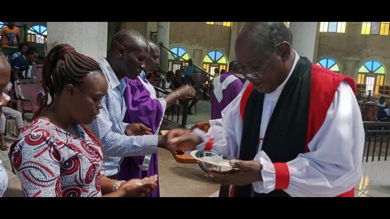 ‘Honour Raila by not beating your wives and husbands,’ Retired Bishop tells mourners