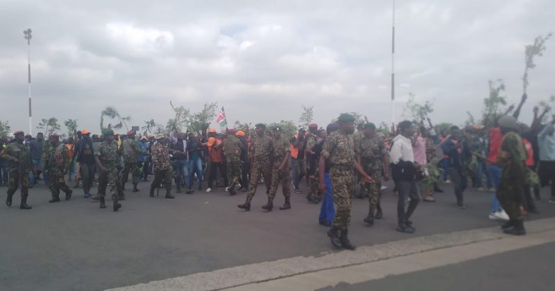 Chaos at JKIA as crowds overwhelm security during Raila’s arrival