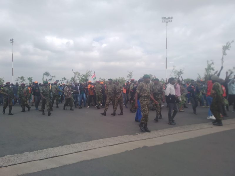 Chaos at JKIA as crowds overwhelm security during Raila’s arrival
