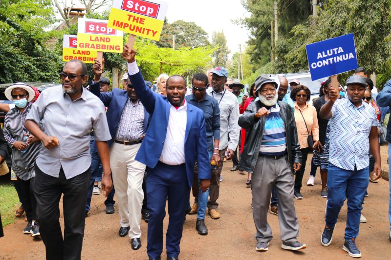 Runda residents demonstrate over illegal attempt to grab public land