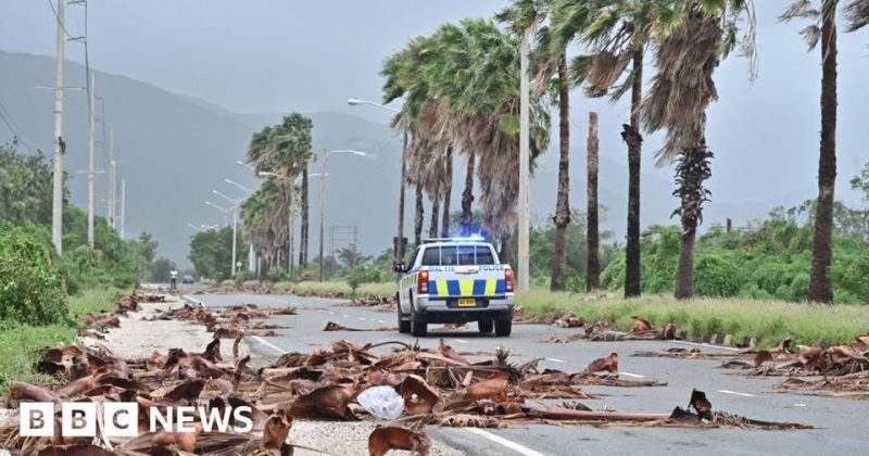 Jamaicans wake to devastation as hurricane causes floods, power cuts and splits city in two