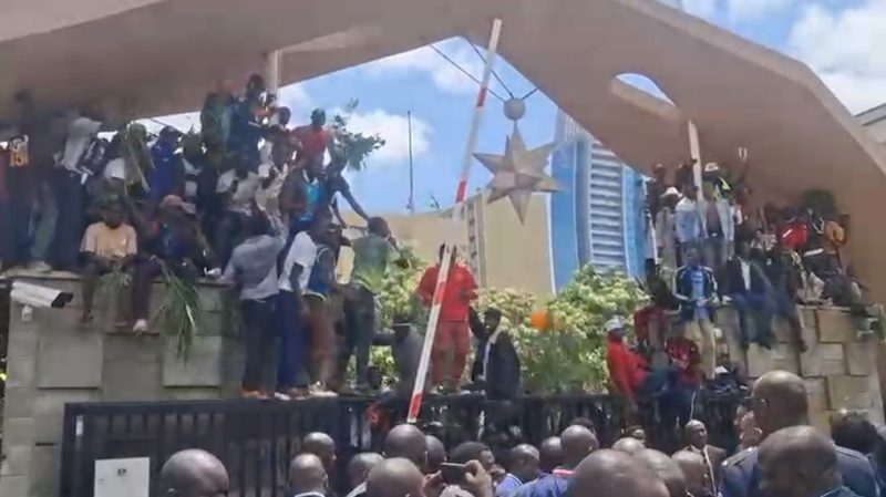 Govt aborts Parliament viewing of Raila’s body amid chaos