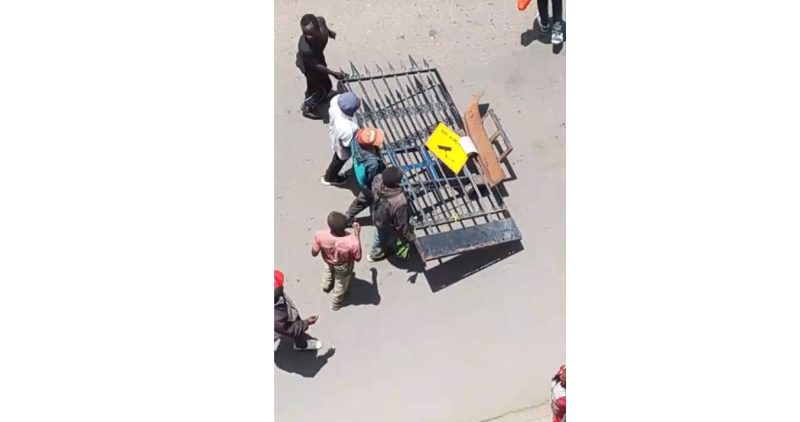 Vandals uproot Senate pedestrian gate amid standoff over Raila viewing