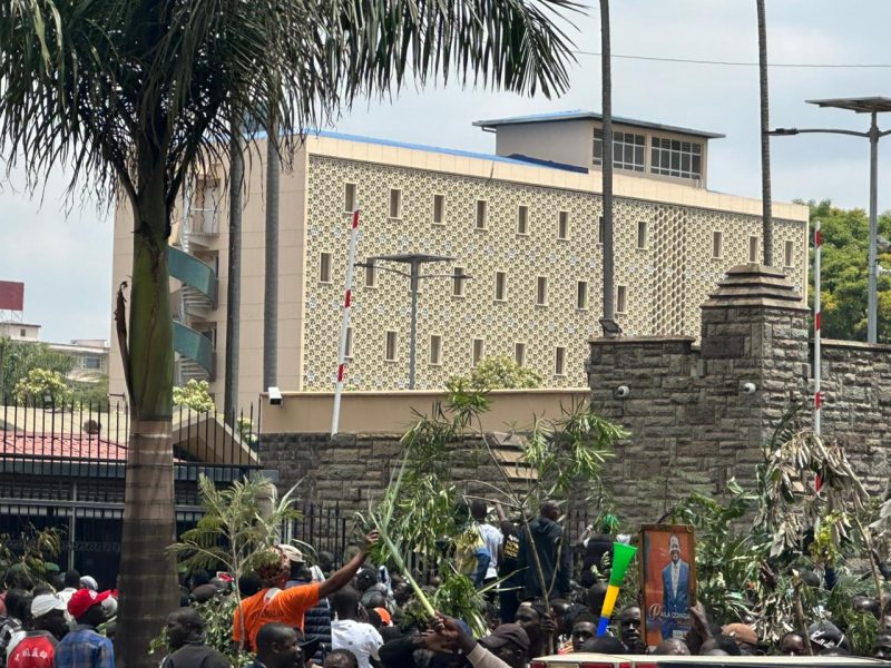 Chaotic scenes in Parliament as Raila supporters attempt to force their way in