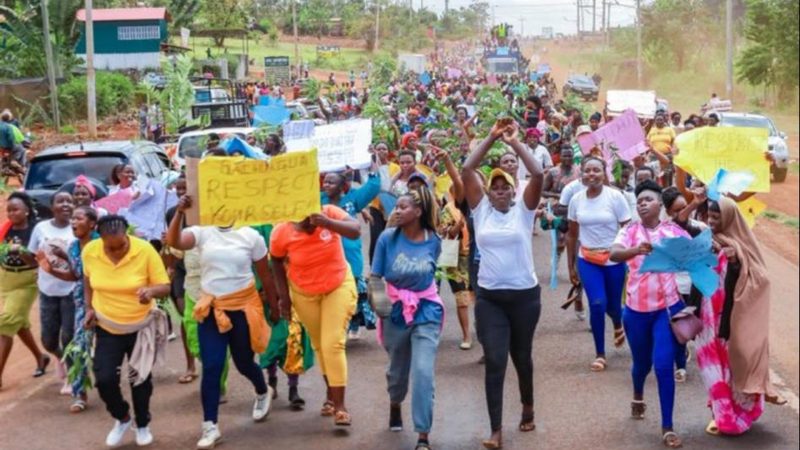 Kirinyaga residents block roads in protest of Gachagua remarks against Waiguru