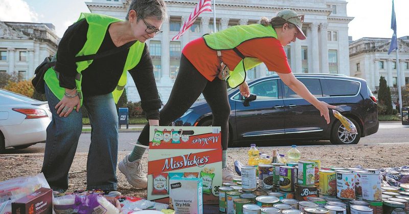 US federal workers turn to food banks to survive