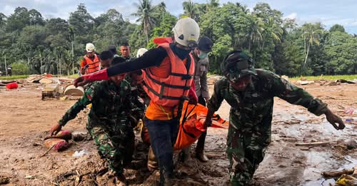 Indonesia searches for hundreds missing in deadly floods