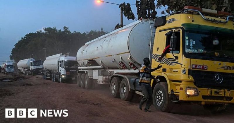 Niger revokes licences of tanker drivers who refuse to go to Mali amid jihadist blockade