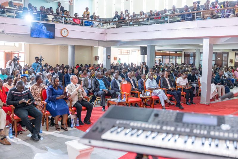 Ruto warns politicians against turning churches into theatres of violence