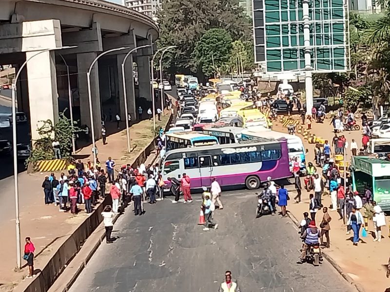 Police Lob Tear Gas as PSV Operators Block Waiyaki Way in Westlands