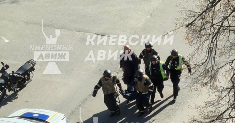 At least 5 killed in Kyiv as gunman opens fire and takes hostages