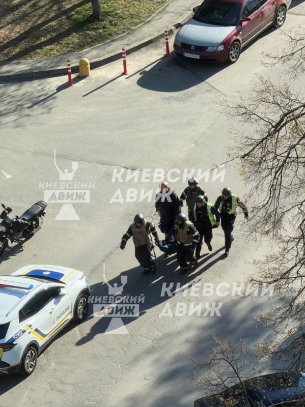 At least 5 killed in Kyiv as gunman opens fire and takes hostages