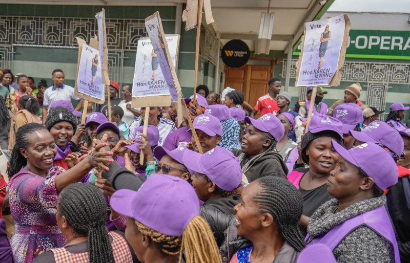 Karua Rallies Karatina Crowd, Calls for New Leadership