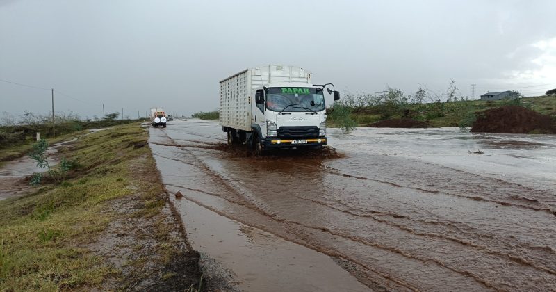 Heavy Rains Disrupt Mai Mahiu–Narok Route as KeNHA Urges Use of Alternative Roads