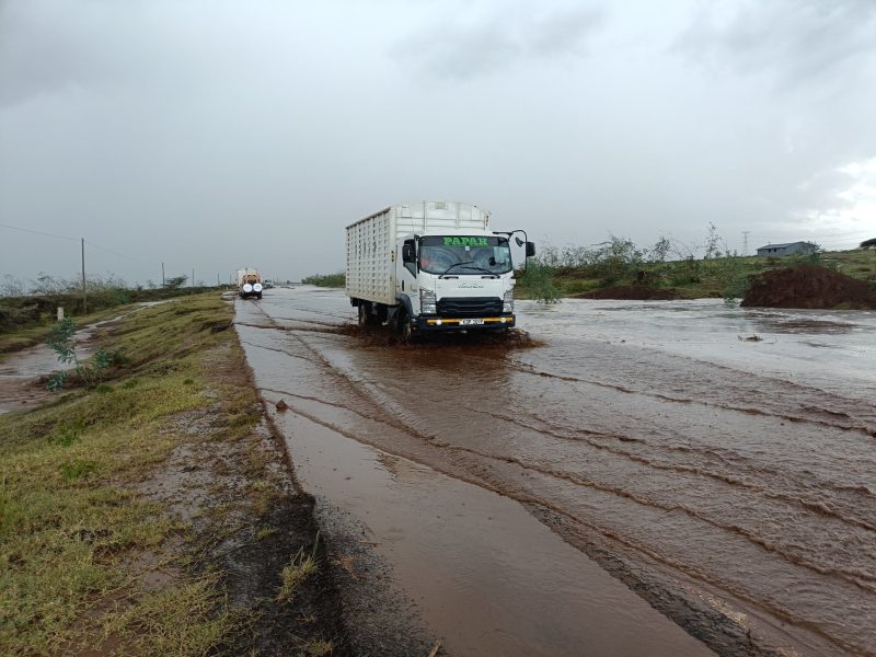 Heavy Rains Disrupt Mai Mahiu–Narok Route as KeNHA Urges Use of Alternative Roads