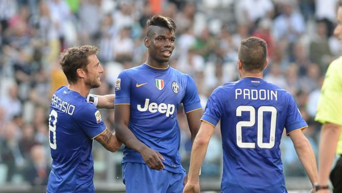 Juventus' Paul Pogba celebrates with his teammates Claudio Marchisio (L) and Simone Padoin after scoring against Cagliari on Saturday in Serie A.