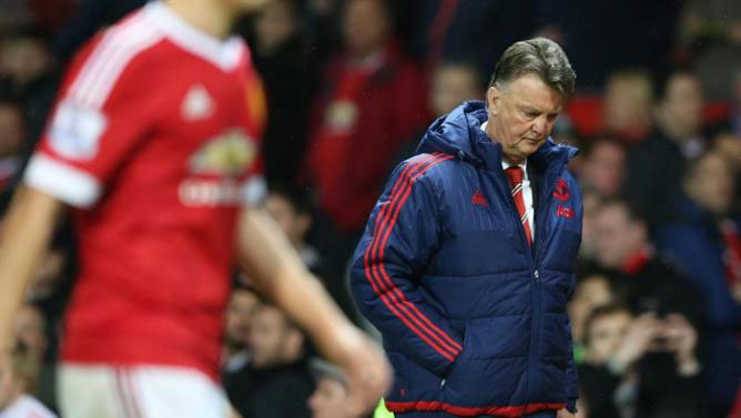 Manchester United's Louis van Gaal reacts after the English Premier League soccer match between Manchester United and Southampton at the Old Trafford Stadium, in Manchester, Britain, 23 January 2016. PHOTO/EFE