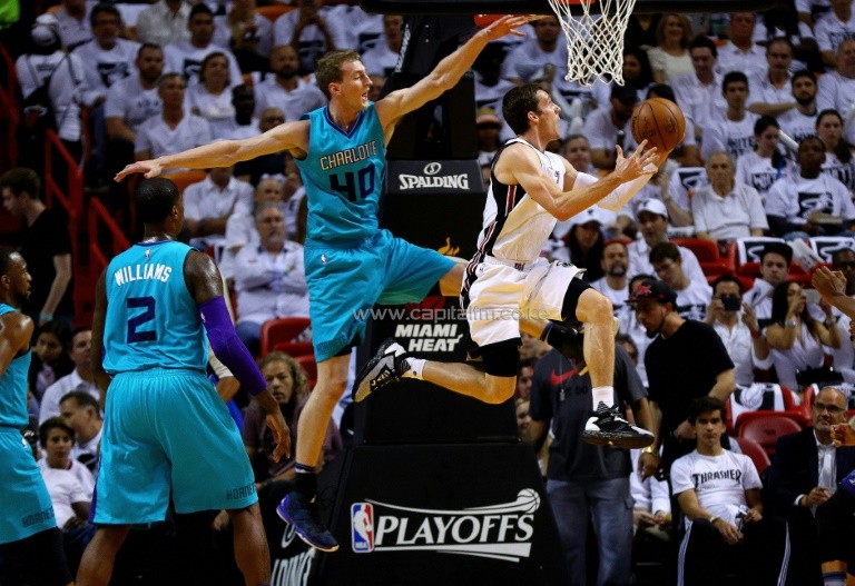 Goran Dragic of the Miami Heat drives on Cody Zeller of the Charlotte Hornets during game two of the Eastern Conference Quarterfinals in Miami, Florida. PHOTO/AFP.