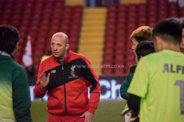 Former Liverpool midfielder Gary McAllister giving his Hong Kong side pep talk at the 2016 Standard Chartered Final in Anfield 