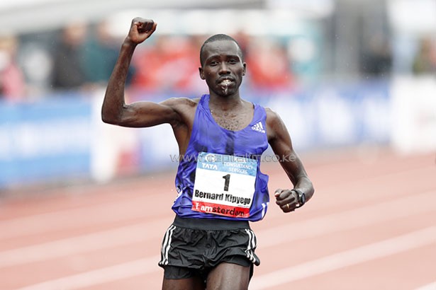 Bernard Kipyego wins the Amsterdam Marathon (AFP / Getty Images) © Copyright