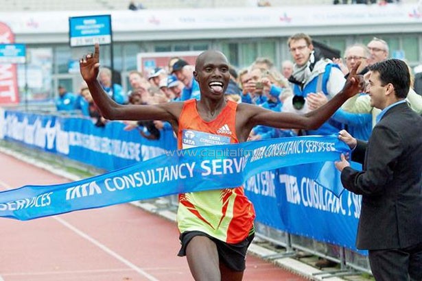 Wilson Chebet takes down the course record in Amsterdam (organisers) © Copyright
