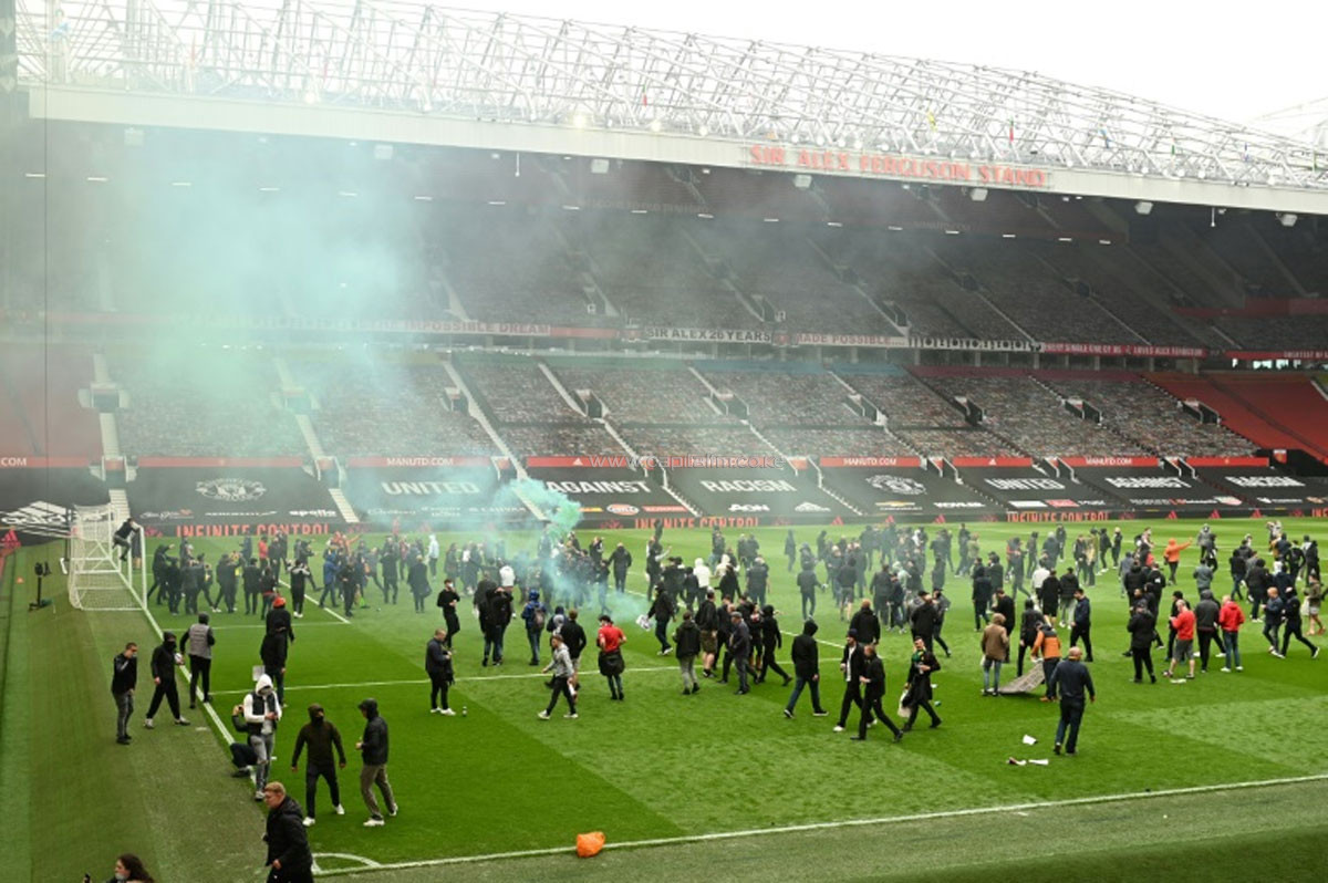 UK PM understands ‘strength of feeling’ as police probe Man Utd protest