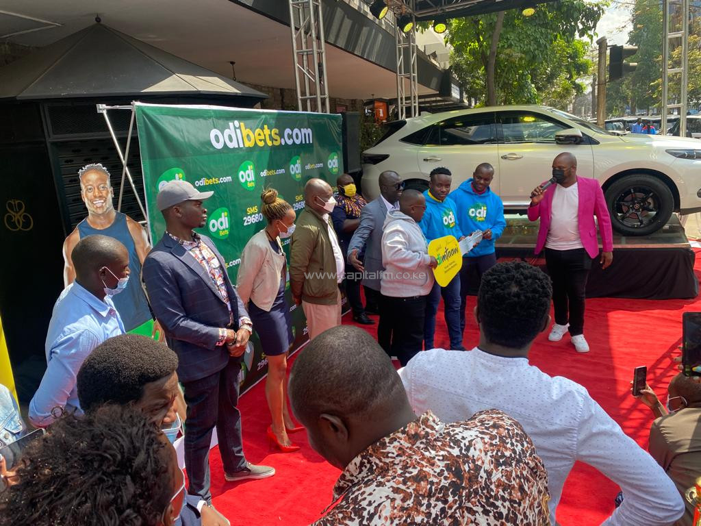 Odibets gifts Ferdinand Omanyala brand new car