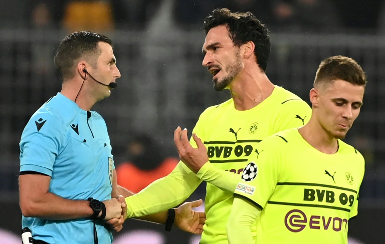 Police investigating abuse aimed at referee Oliver